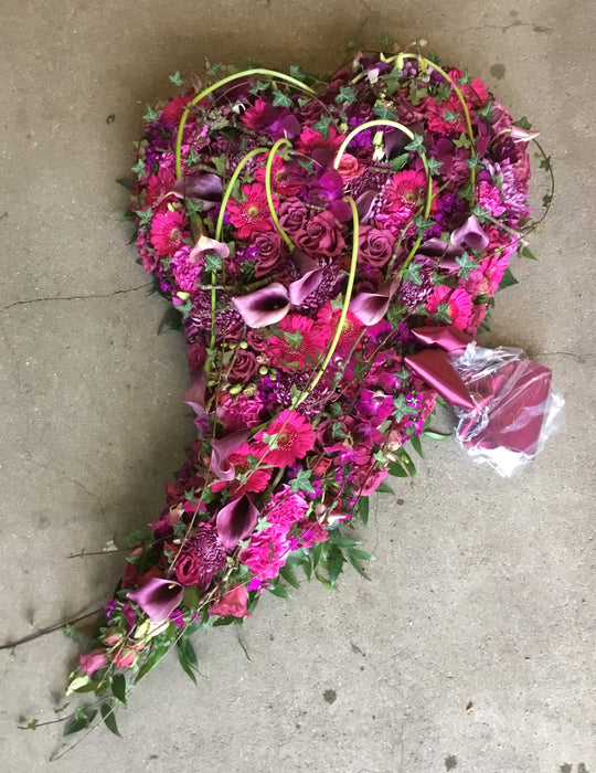 Svunget fyldt hjerte med calla