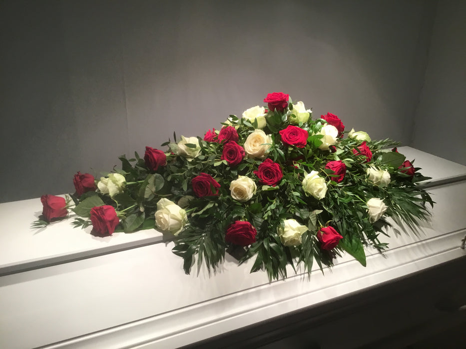 Kistepynt røde og hvide roser